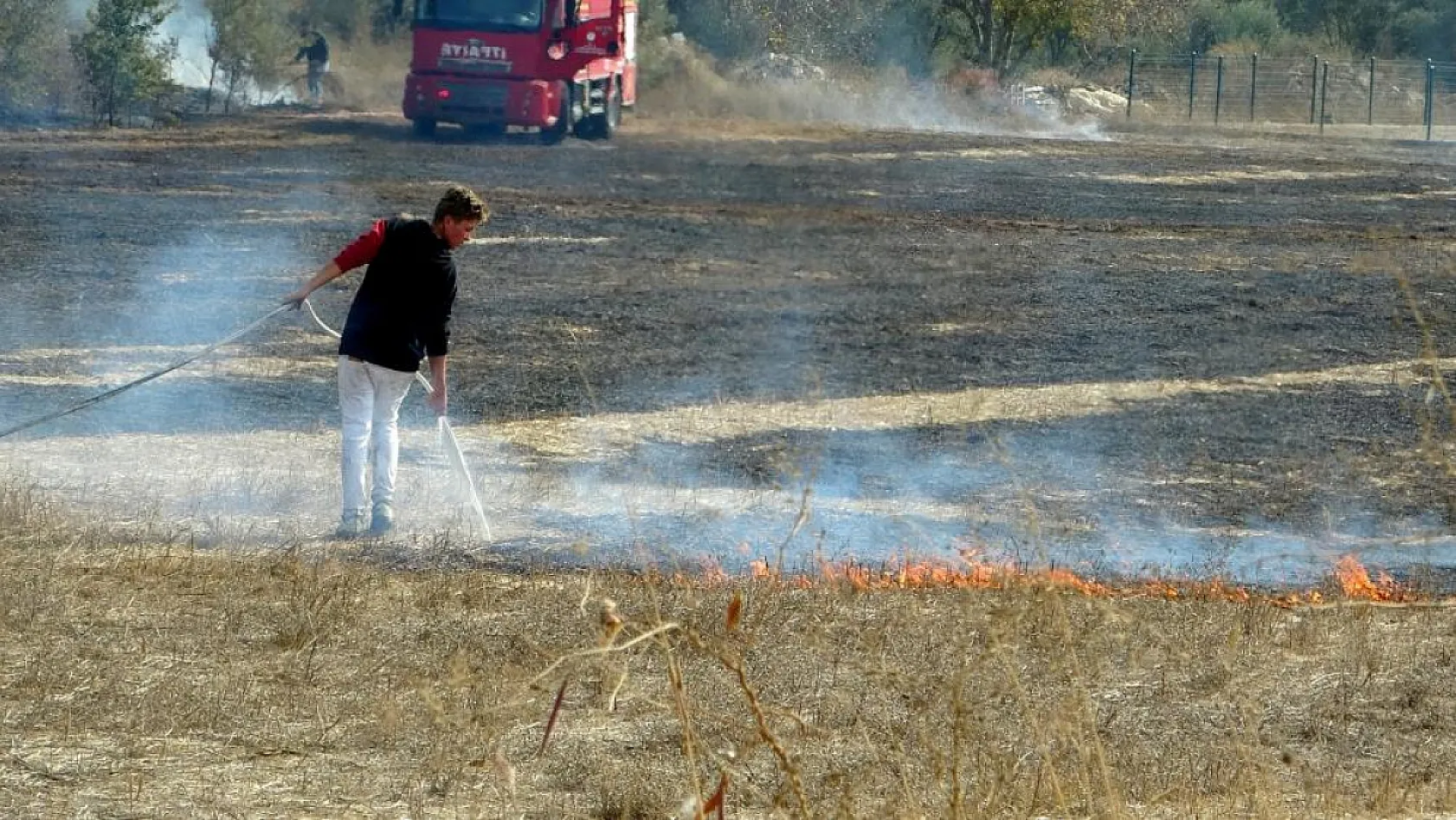 Muğla'da anız yangını hızlı müdahale ile söndürüldü