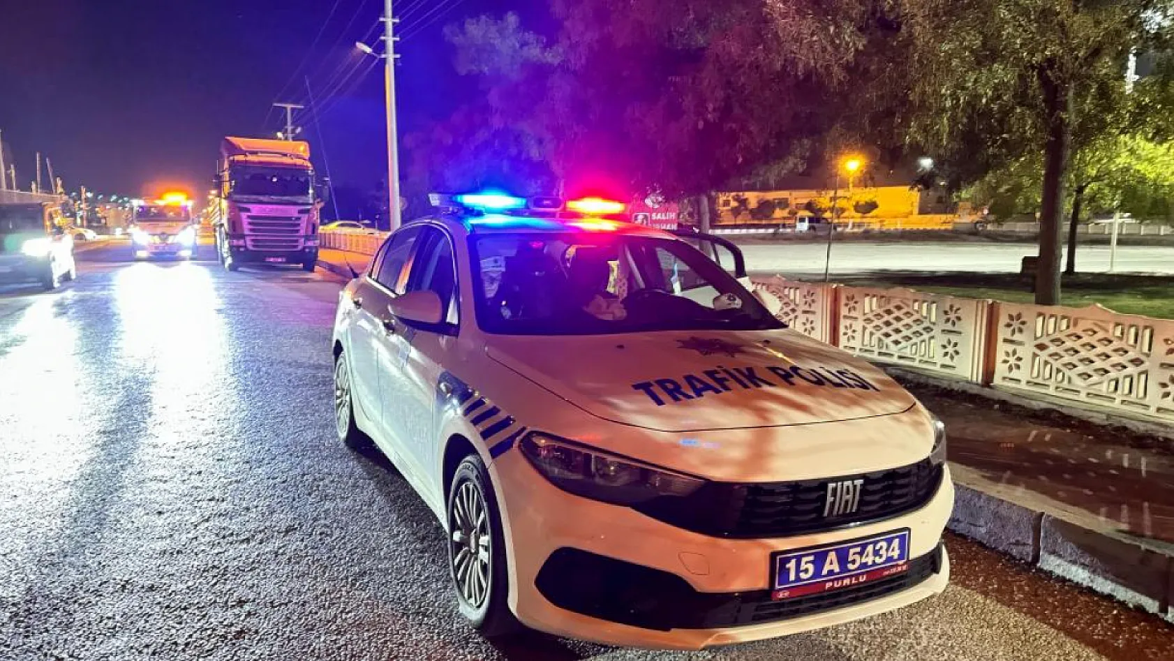 Hafif ticari araç ile çarpışan motosikletli kurye hayatını kaybetti