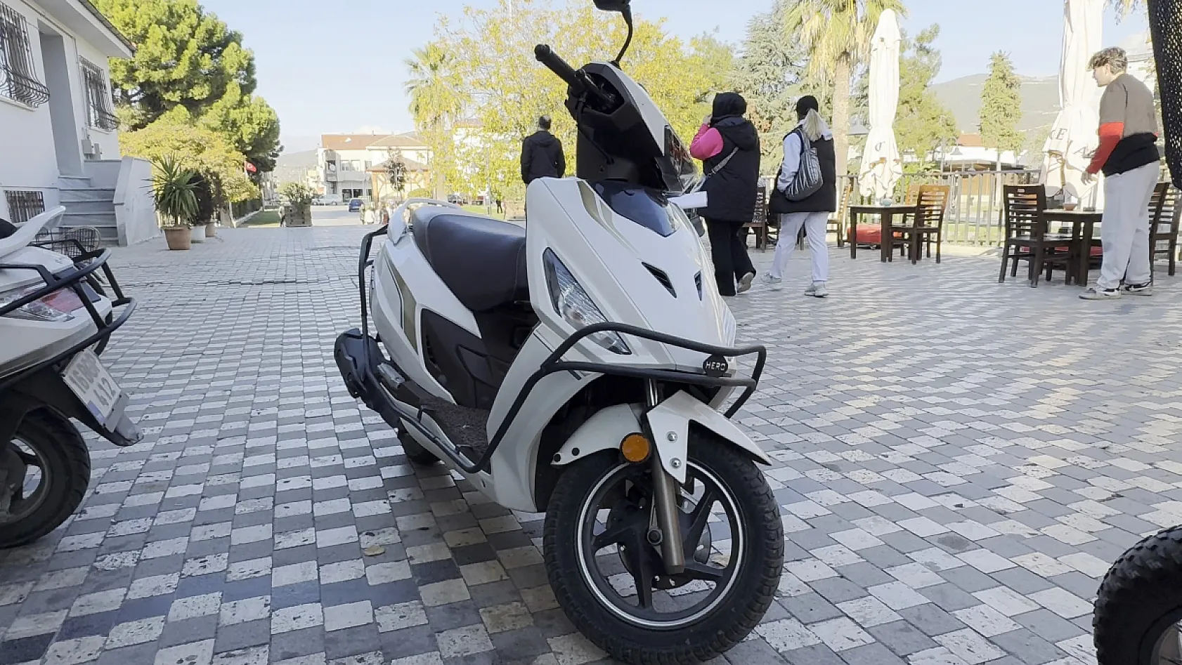 Iphone ile motosikletini takas etti, üzerine de 10 gün bedava kavurma yiyecek