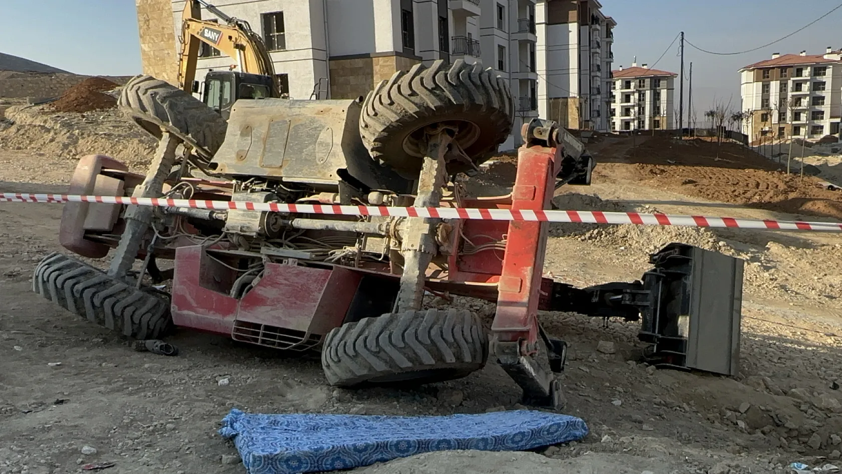 Operatör lavaboya gitti, kepçeyi çalıştırmak isteyen 2 genç hayatını kaybetti