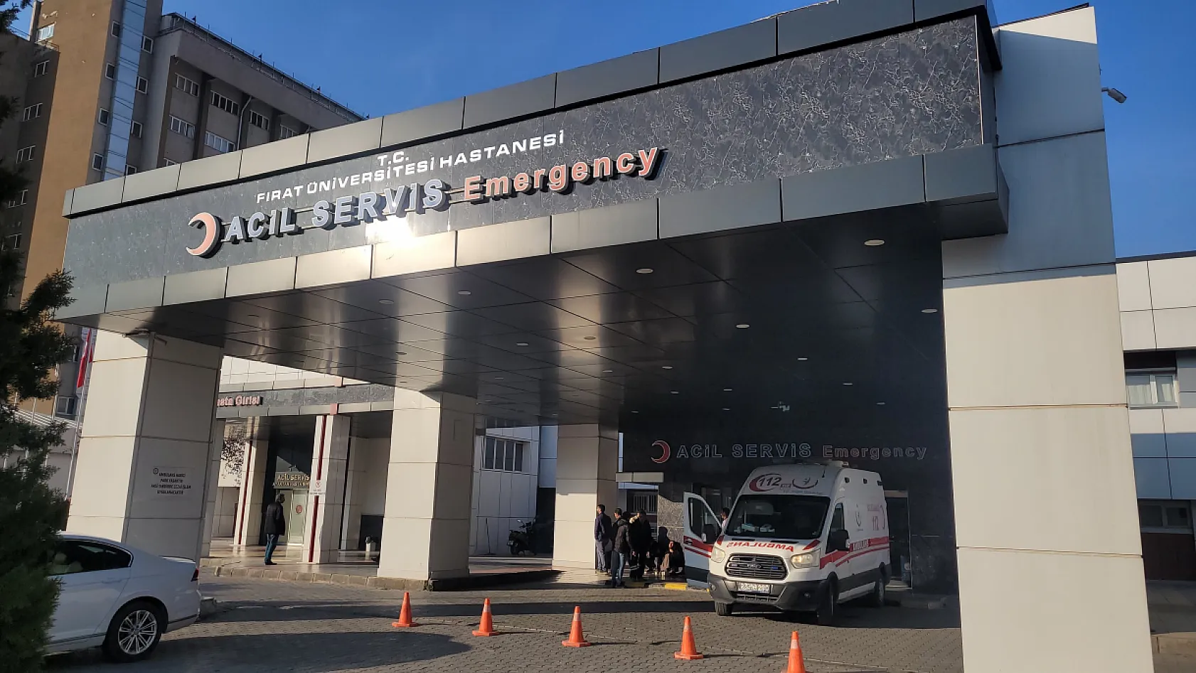 Operatör lavaboya gitti, kepçeyi çalıştırmak isteyen 2 genç hayatını kaybetti