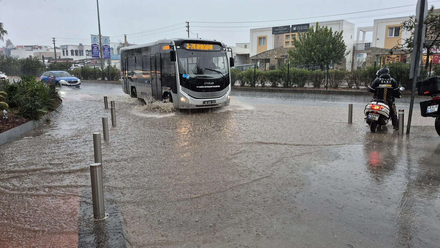 Bodrum'da sağanak yağış etkili oldu