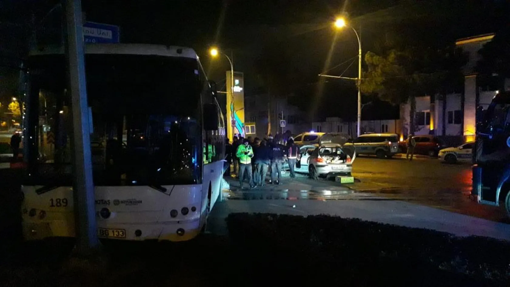 Halk otobüsü ile otomobil çarpıştı: 1 ölü
