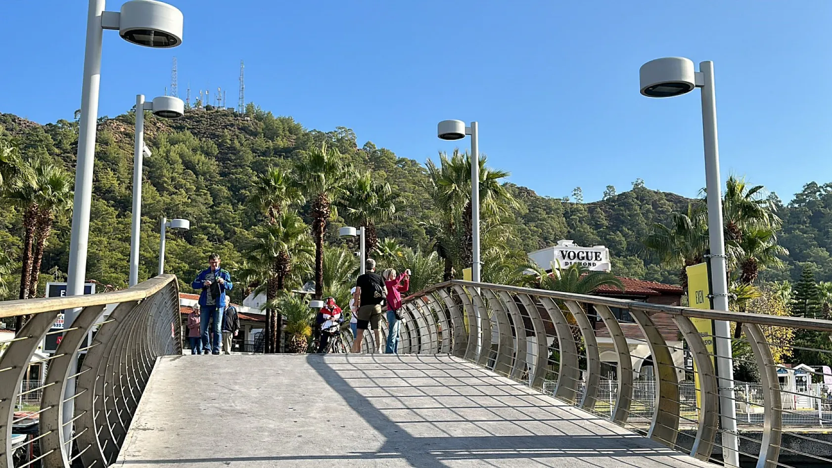 Dev yolcu gemisi Marmaris'e demir attı