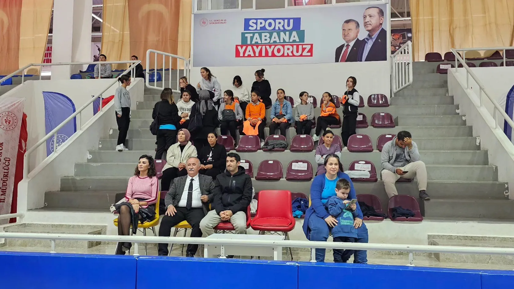 Seydikemer'de yıldız kızlar voleybol ilçe seçmeleri başladı