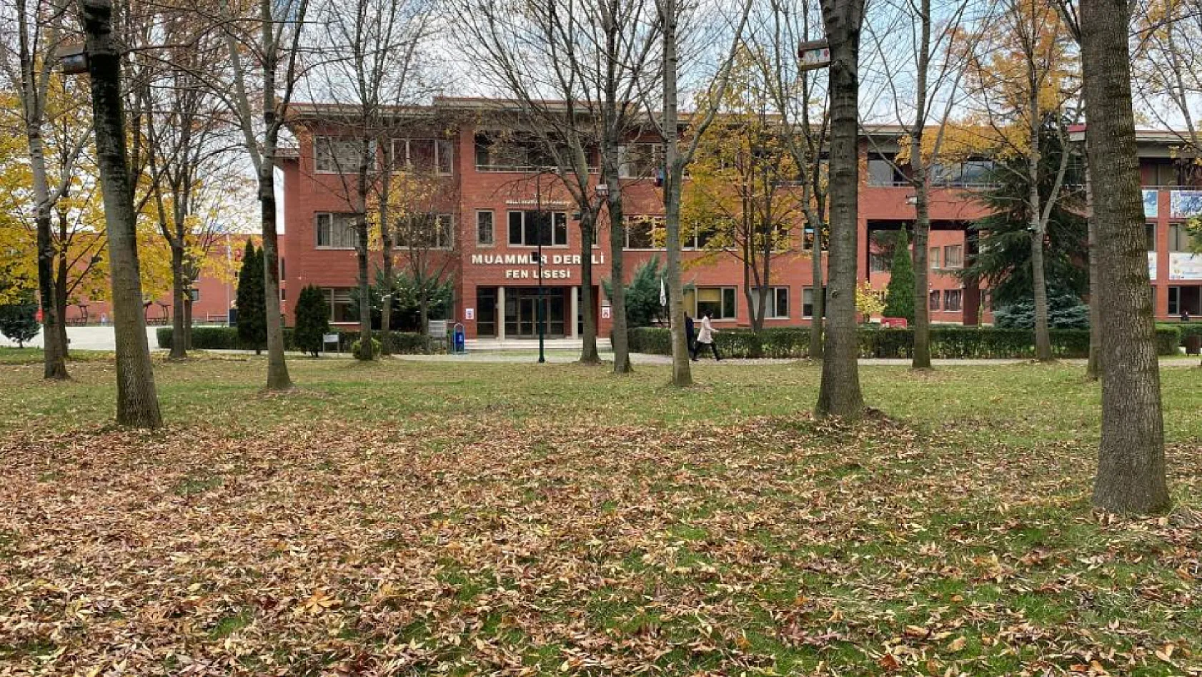 İkinci kattan düşen lise öğrencisi hayatını kaybetti