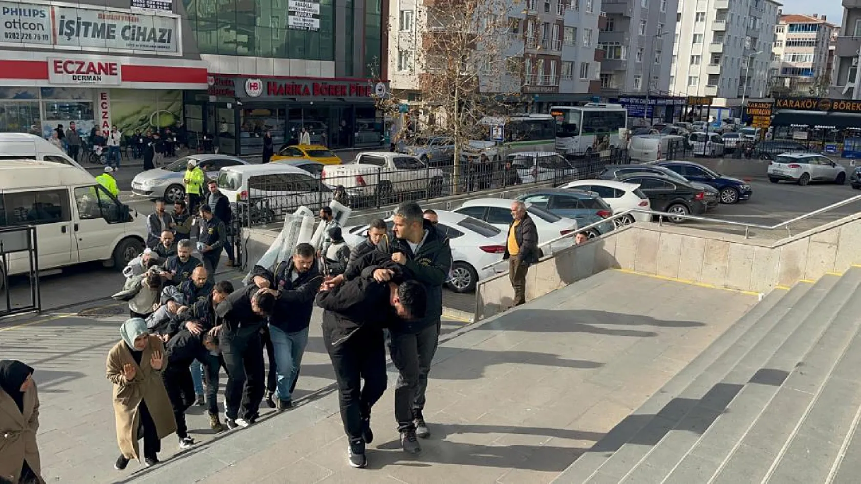 Polis kılığına giren çete 25 milyon lira dolandırıcılık yaptı