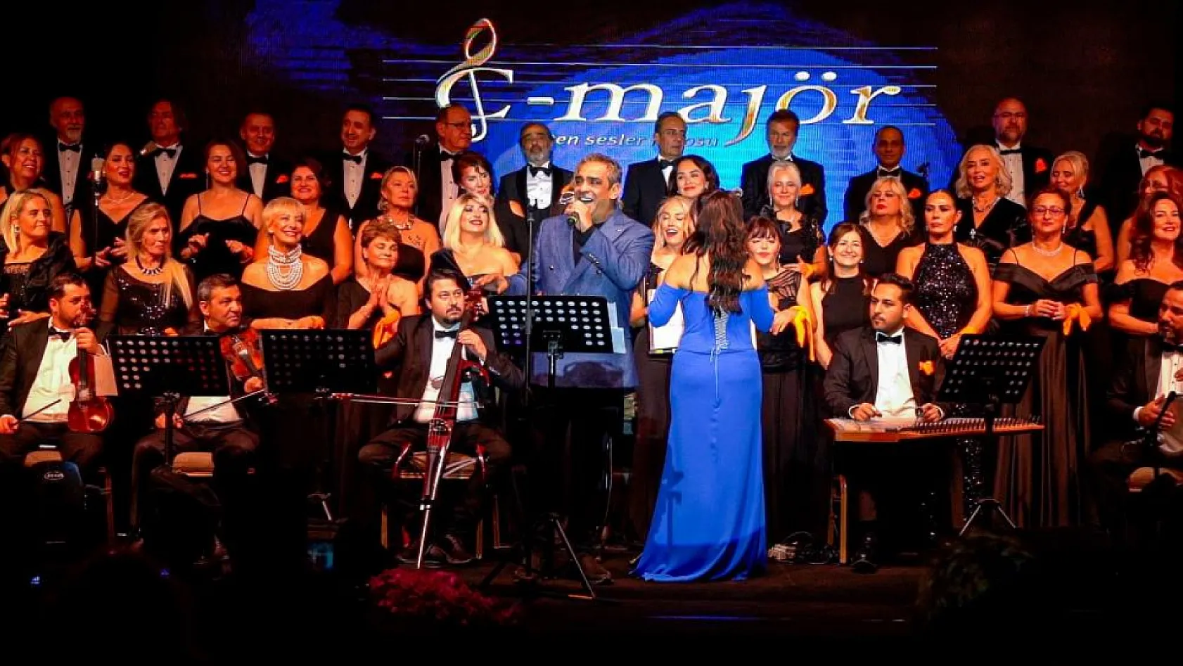 Özel gecede gençler için buluştular