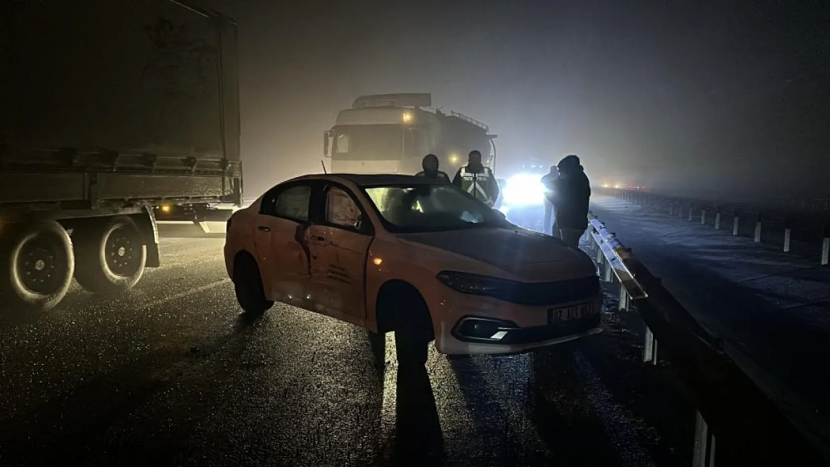 4 araçlı zincirleme trafik kazası: 8 yaralı