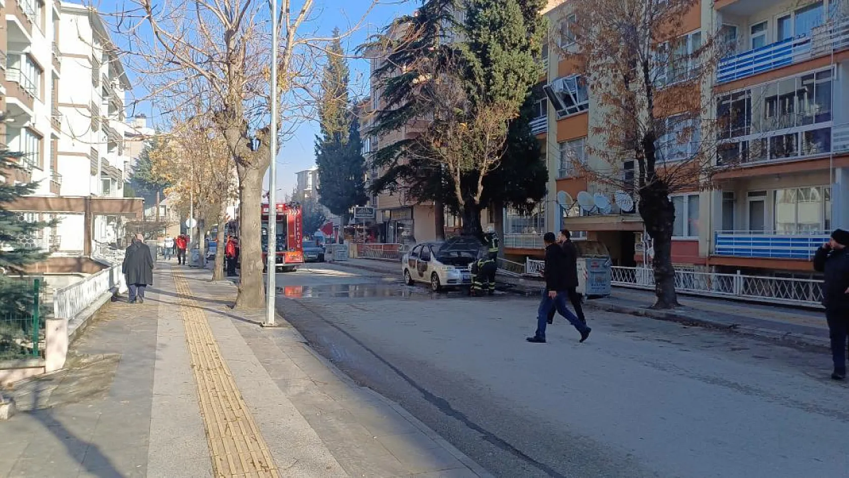 3 ay önce yapamadığını şimdi yaptı: Aracını ve evini ateşe vererek intihar etti