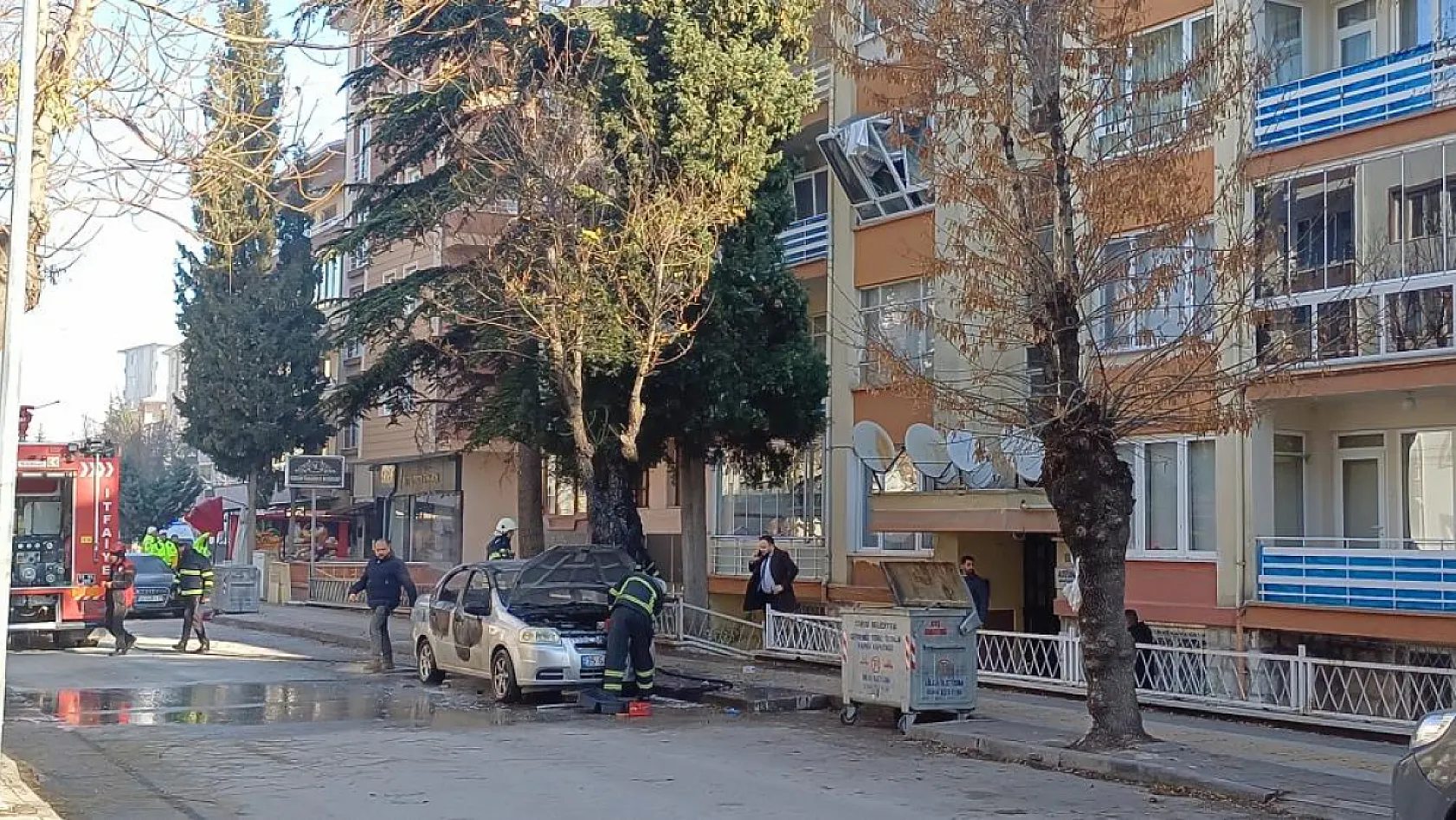 3 ay önce yapamadığını şimdi yaptı: Aracını ve evini ateşe vererek intihar etti