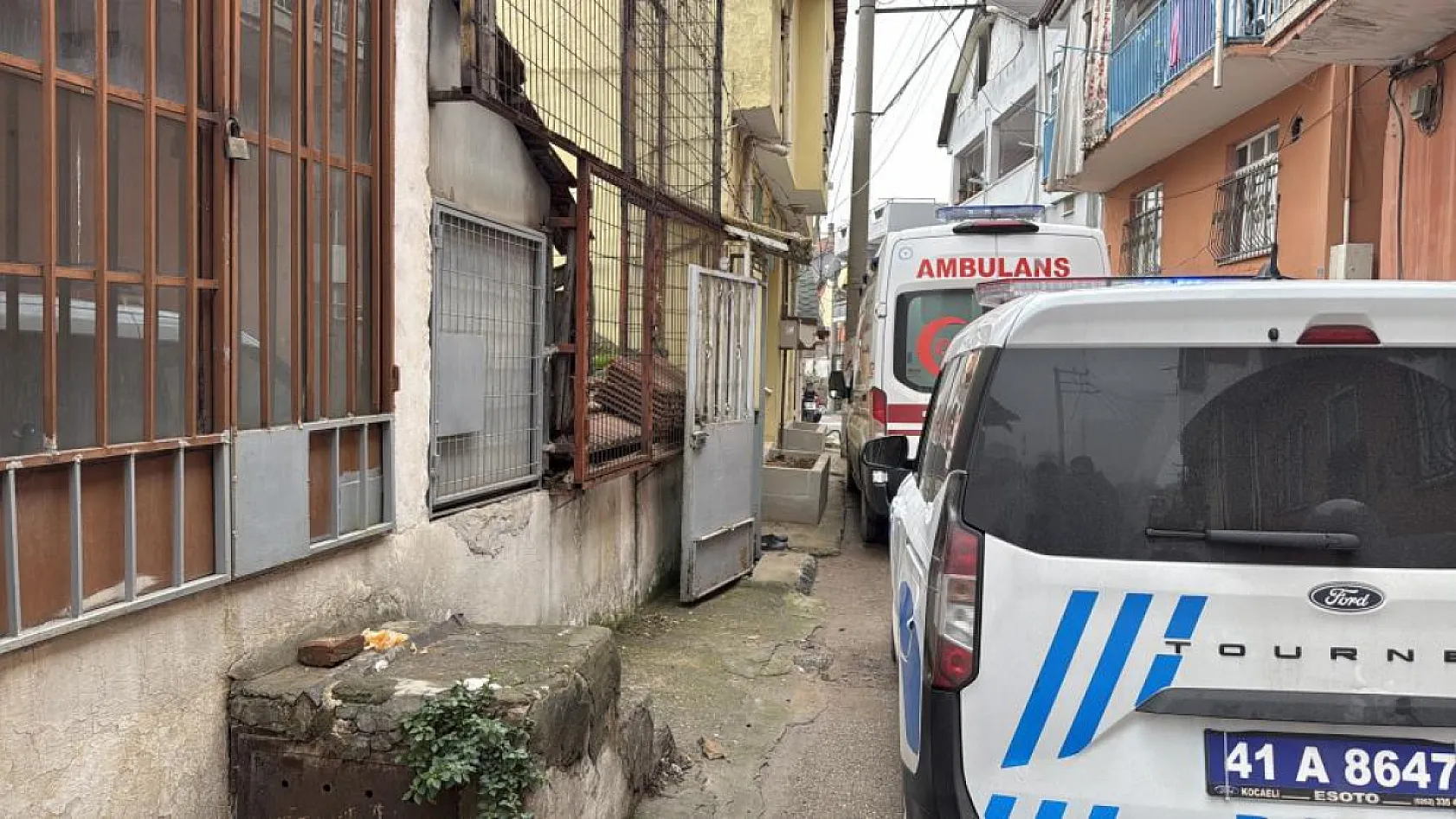 Yakınlarının haber alamadığı adam yalnız yaşadığı evinde ölü bulundu