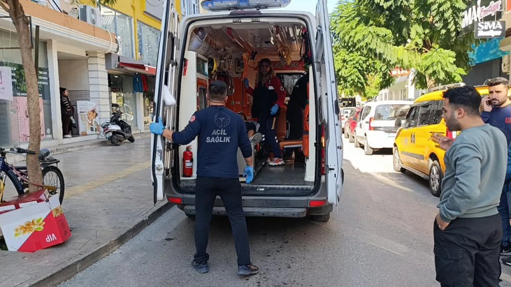 14 yaşındaki motosiklet sürücüsü 3 araca çarptı