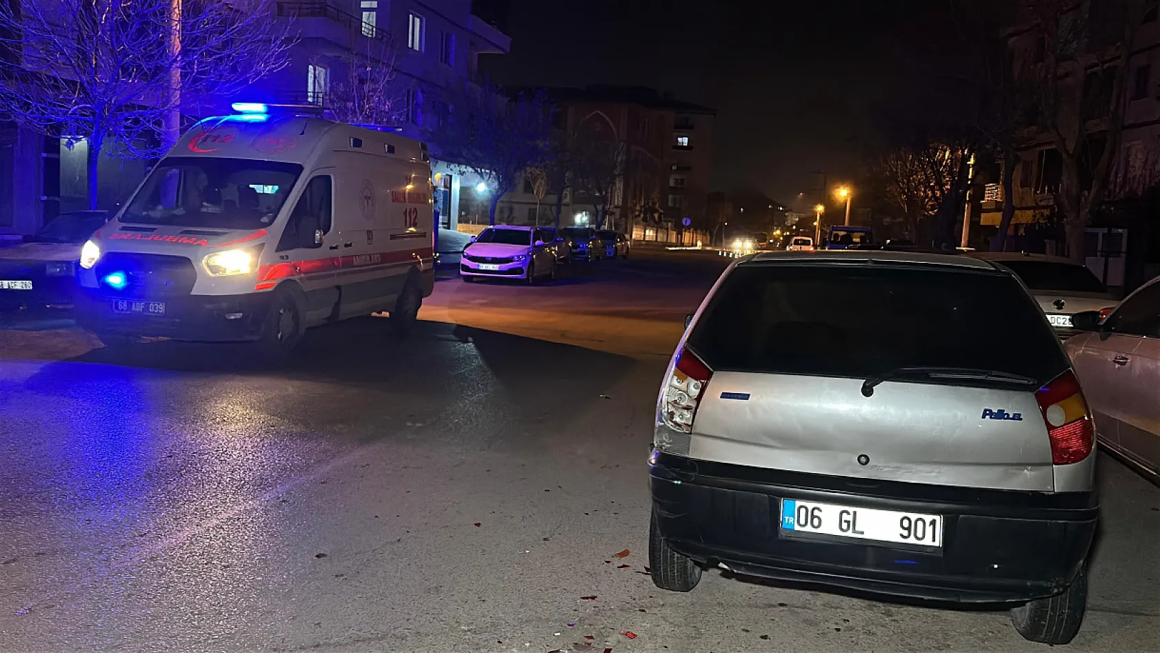 Önce araca çarptılar, ardından kadın sürücü ile eşini darp edip kaçtılar