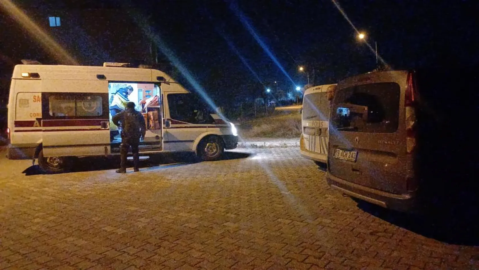 Arkadaşının eski nişanlısını bıçakladı