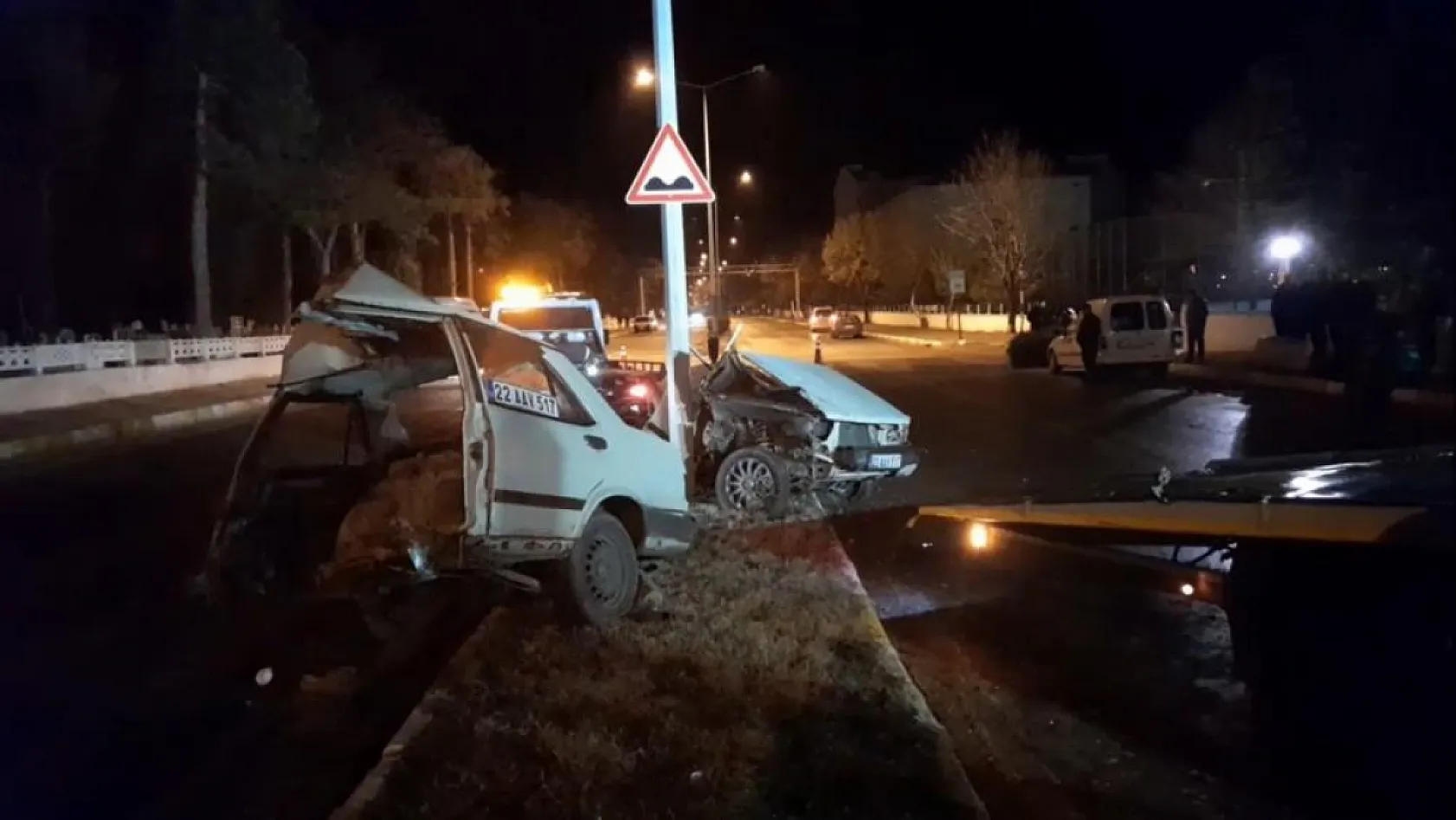 Ortadan ikiye bölünen Fiat Tofaş 1 kişiye mezar oldu