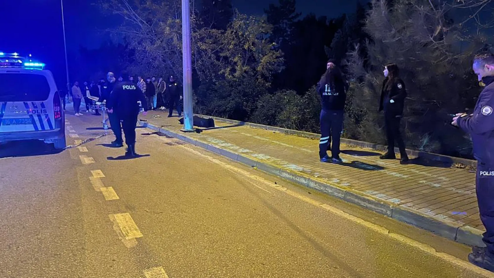 Feci kaza: Otomobile çarpan motosikletteki 2 kişi hayatını kaybetti