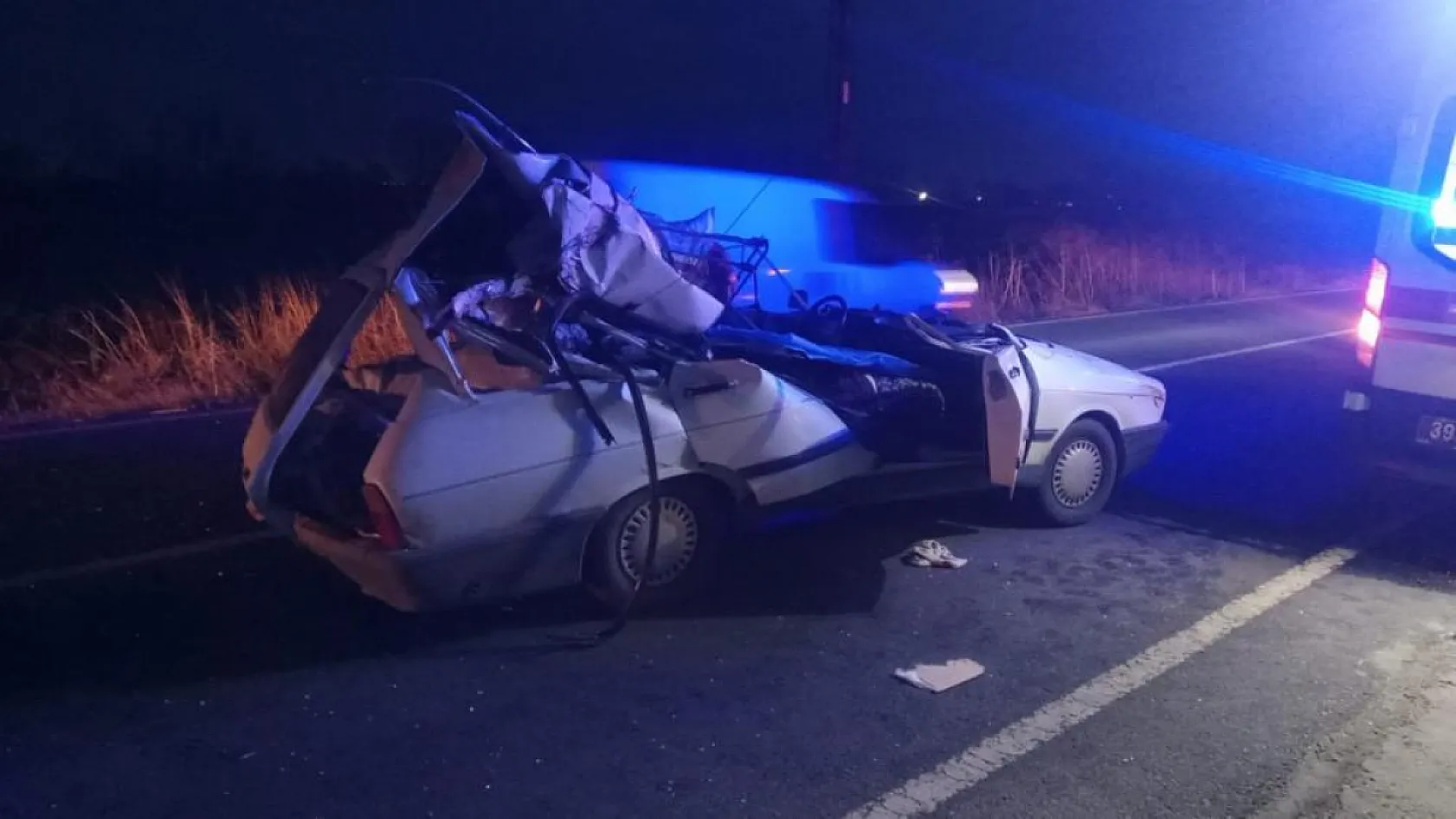 Tıra arkadan çarpan otomobilde 1 kişi hayatını kaybetti