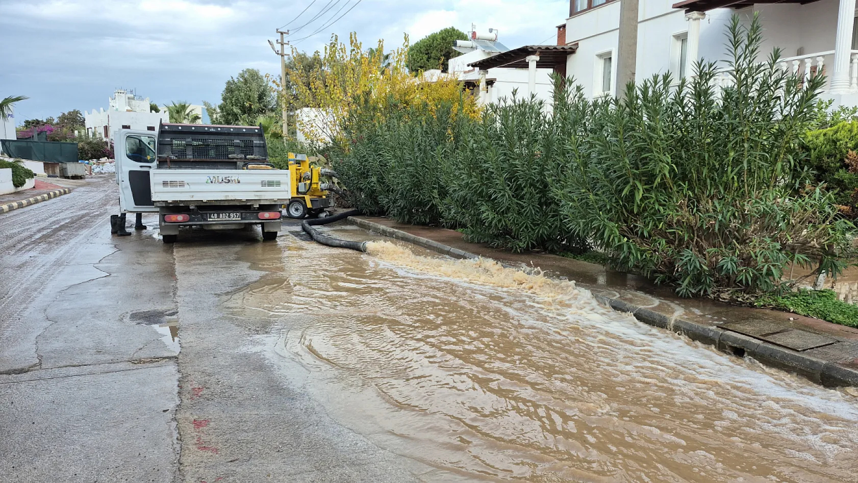 Bodrum'da selin yaraları sarılıyor