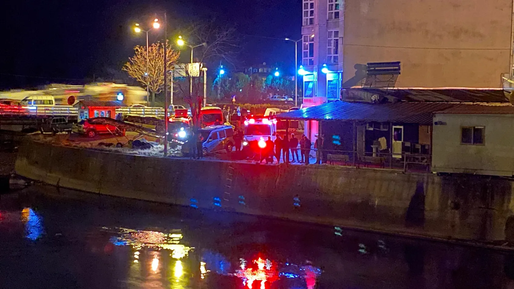 Kontrolden çıkan araç dereye uçtu: 1 ölü, 2 yaralı