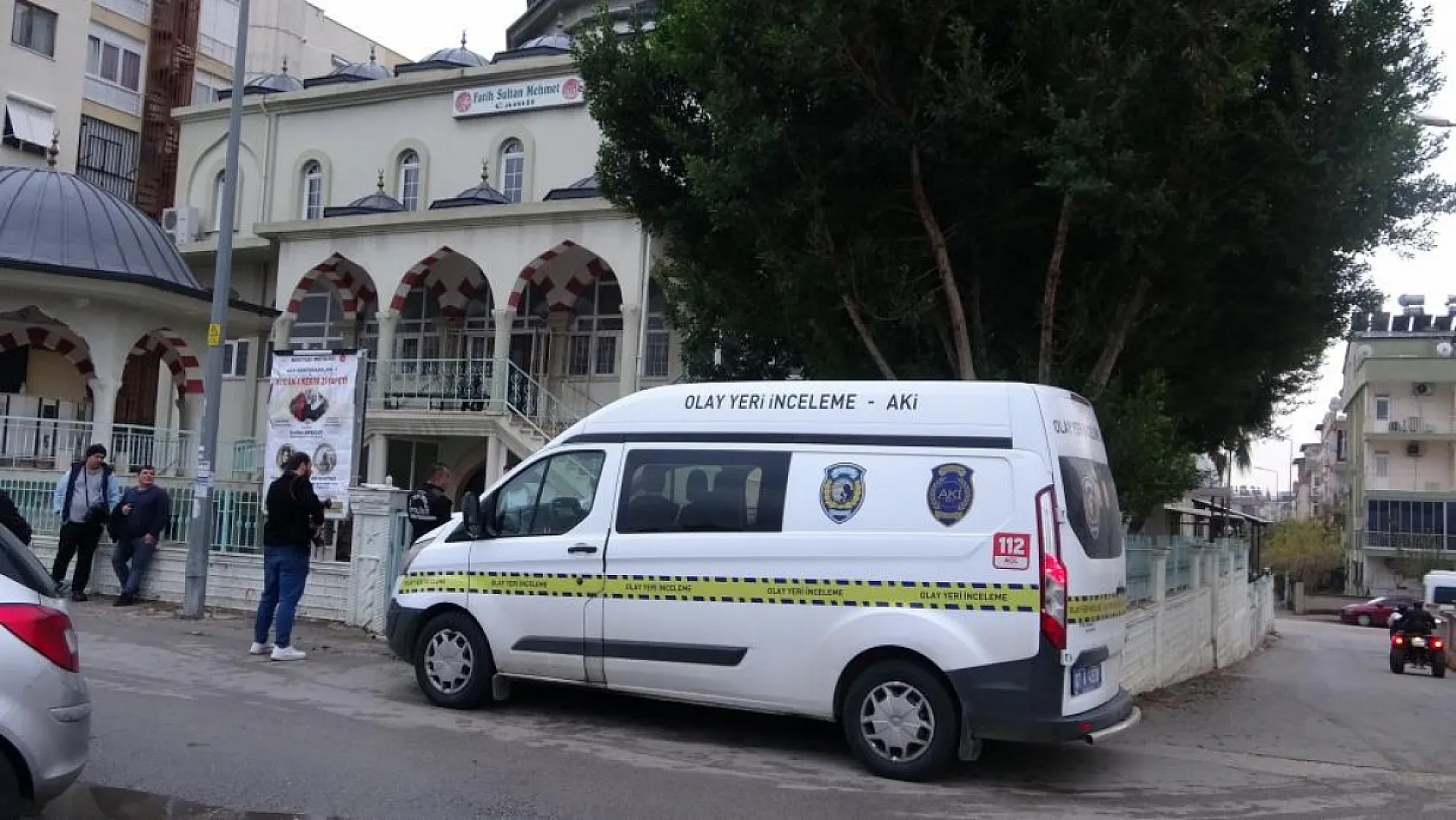 3 gündür kaldığı cami avlusunda ölü bulundu