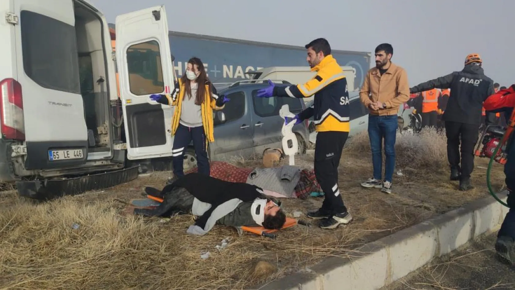 Zincirleme trafik kazası: 1 ölü, 51 yaralı