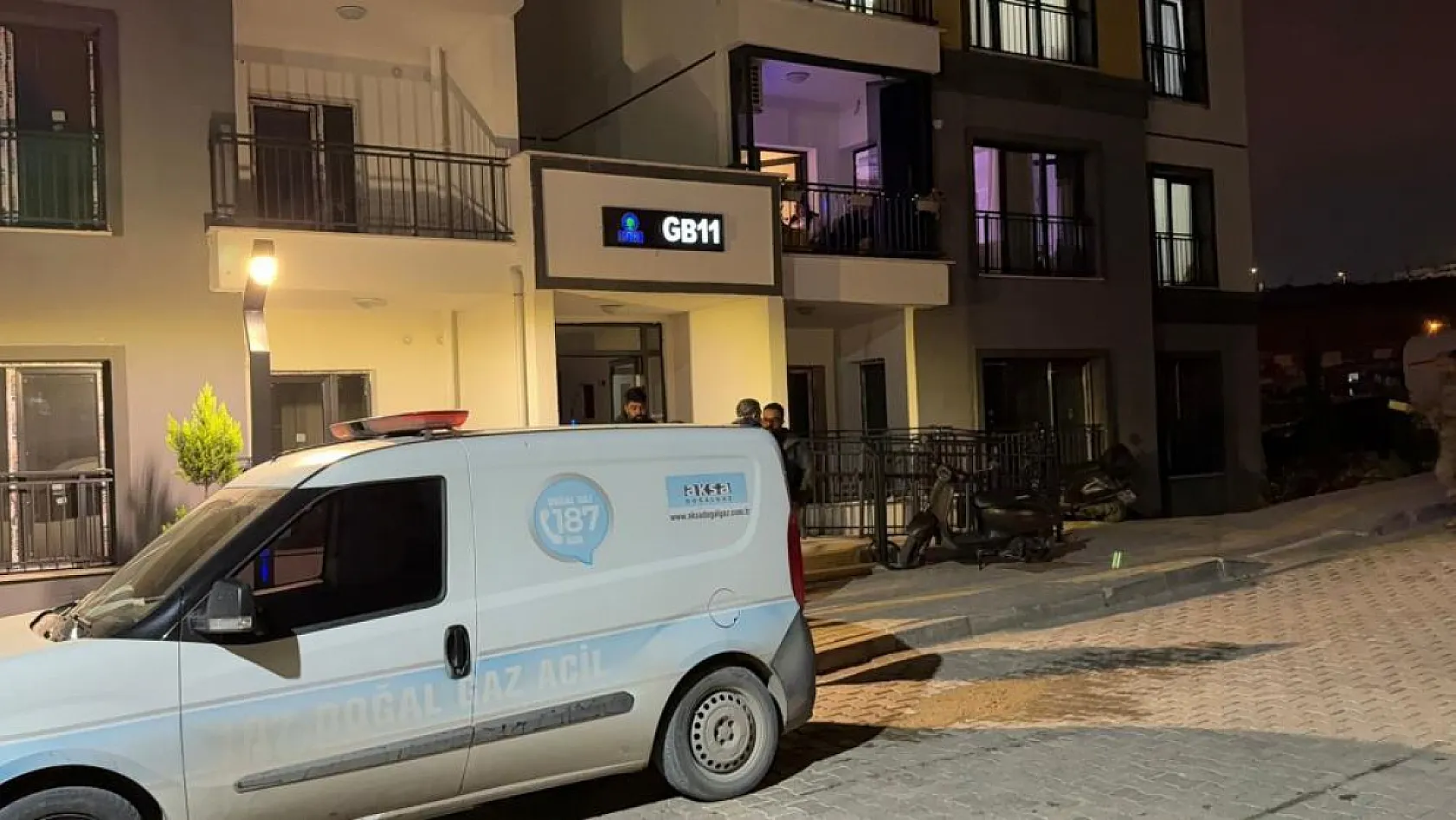 Yakınlarının haber alamadığı anne ve 3 çocuğu evlerinde ölü bulundu