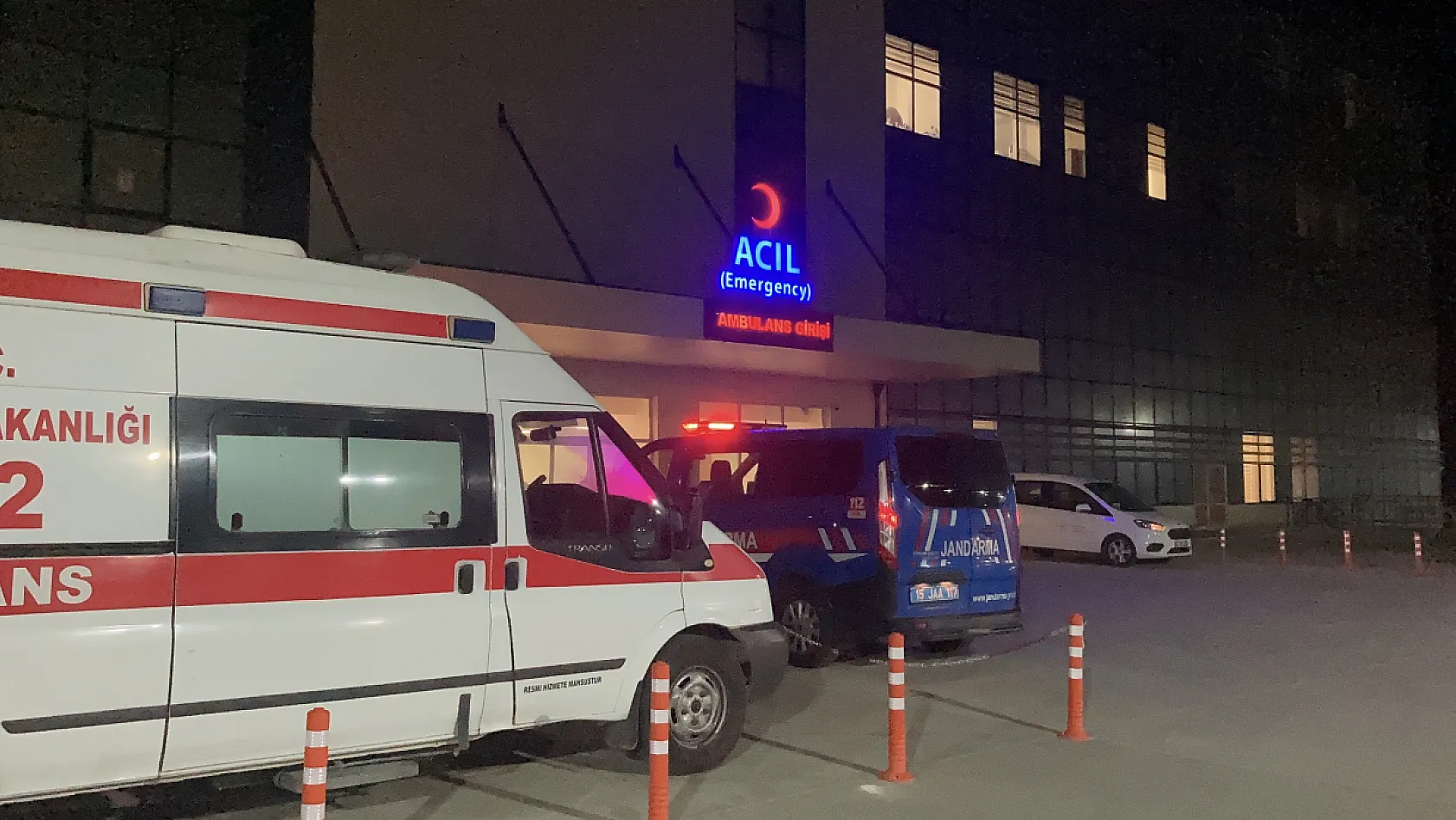 Bıçaklı kavgada Baba ve oğlu yaralandı