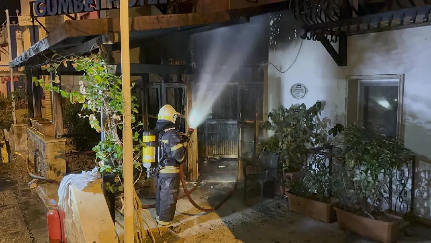 Bodrum'da otel alev alev yandı