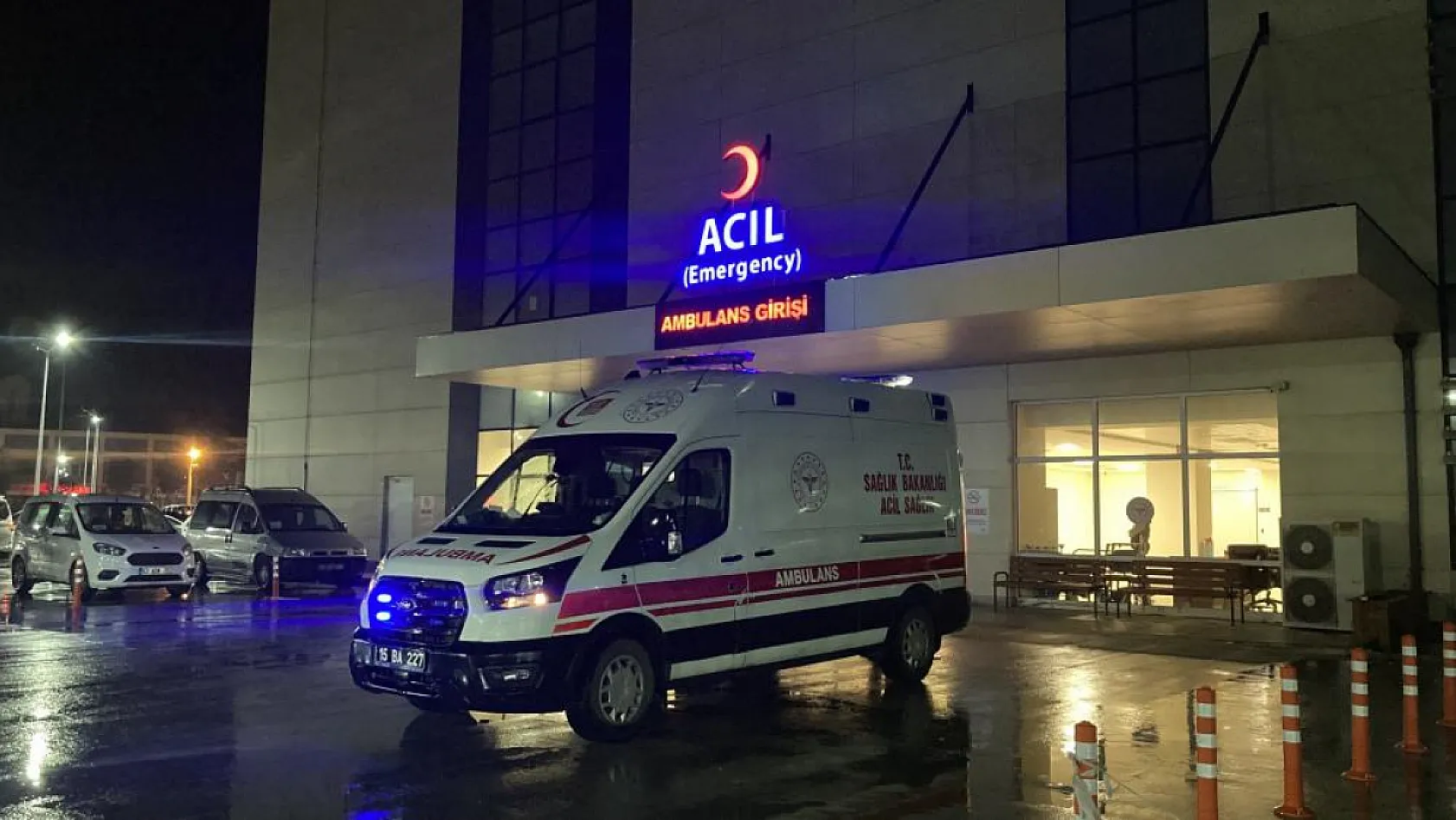 Evde av tüfeğiyle vurulmuş halde bulunan çocuk, hastanede hayatını kaybetti