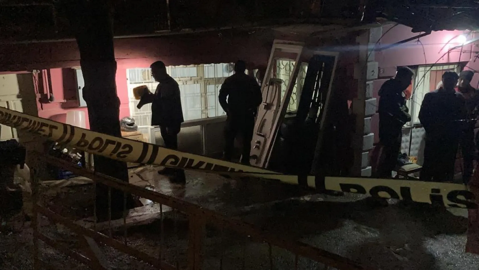 Evde av tüfeğiyle vurulmuş halde bulunan çocuk, hastanede hayatını kaybetti