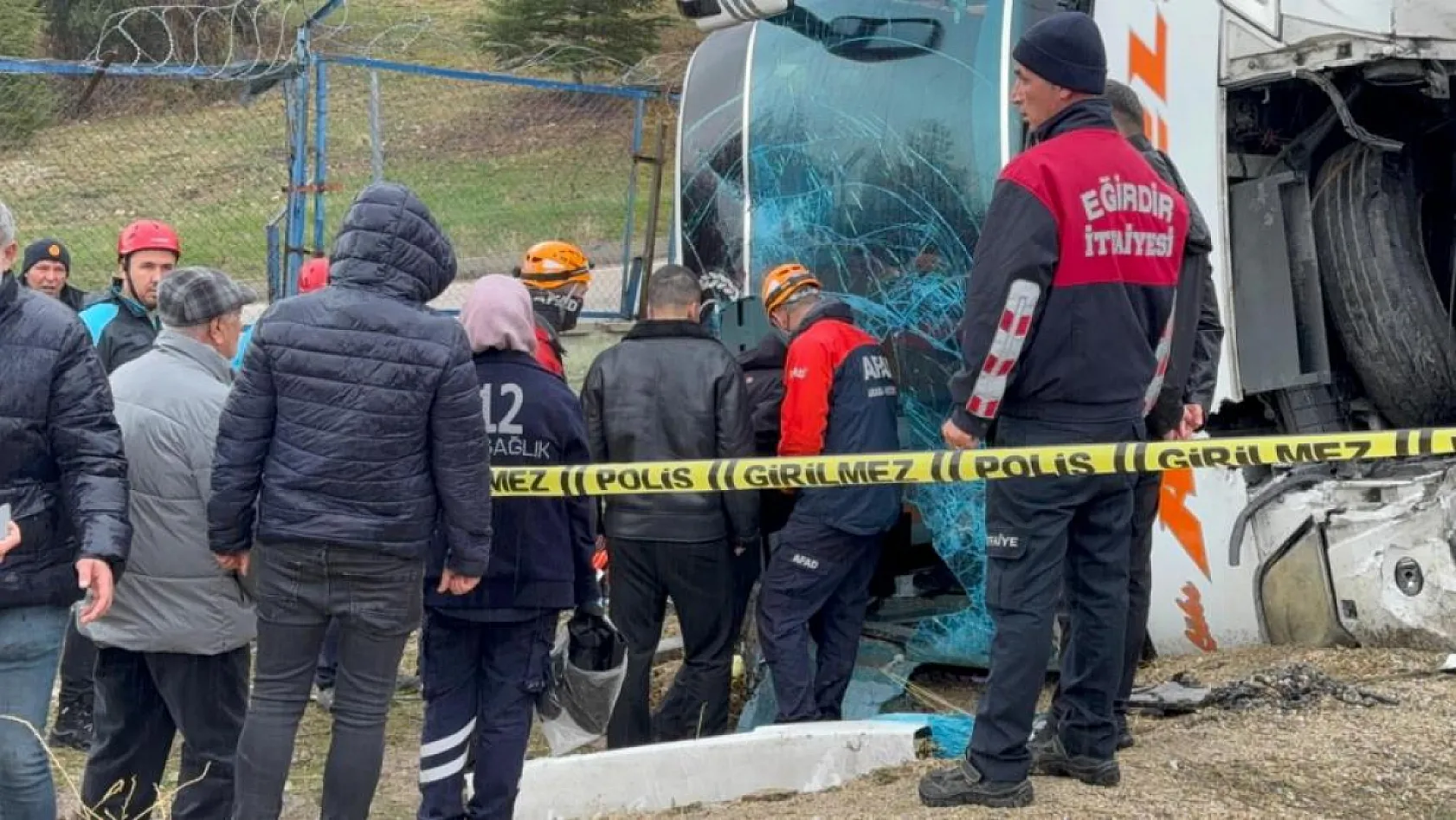 Feci otobüs kazasında can pazarı: 1 ölü, 24 yaralı