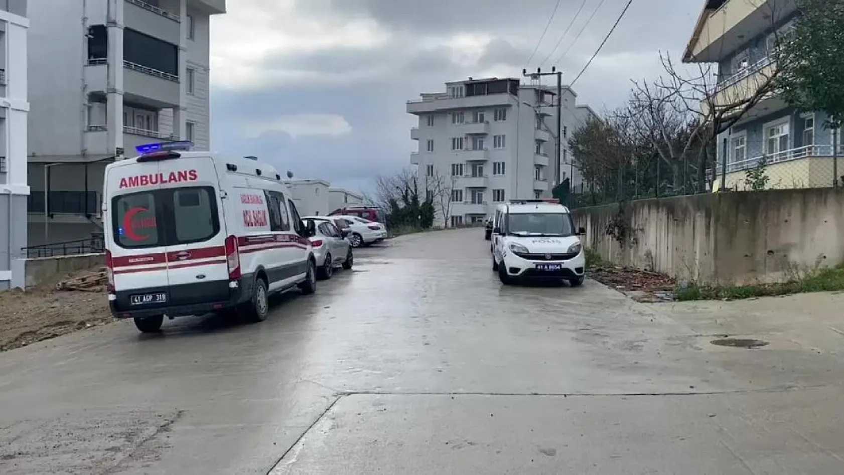 Tartıştığı kocasını omzundan bıçakladı