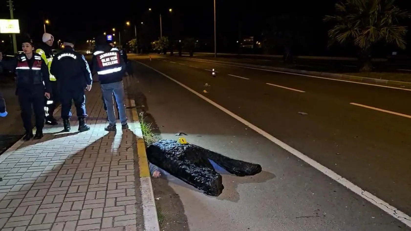 Feci kaza: Kardeşini korumak isteyen ağabey, otomobilin çarpmasıyla hayatını kaybetti