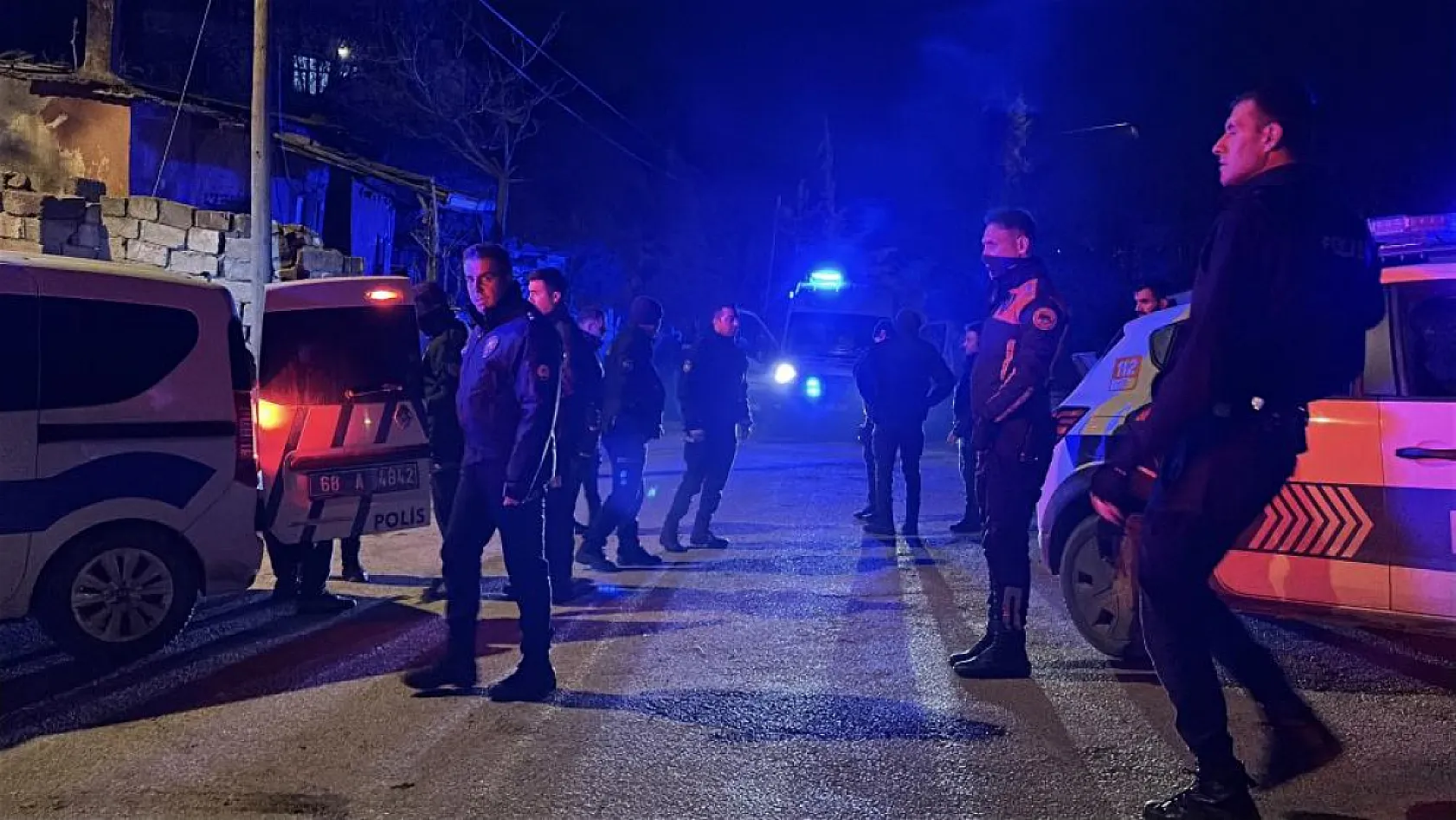 Akrabaların alacak verecek kavgası kanlı bitti: 5 yaralı