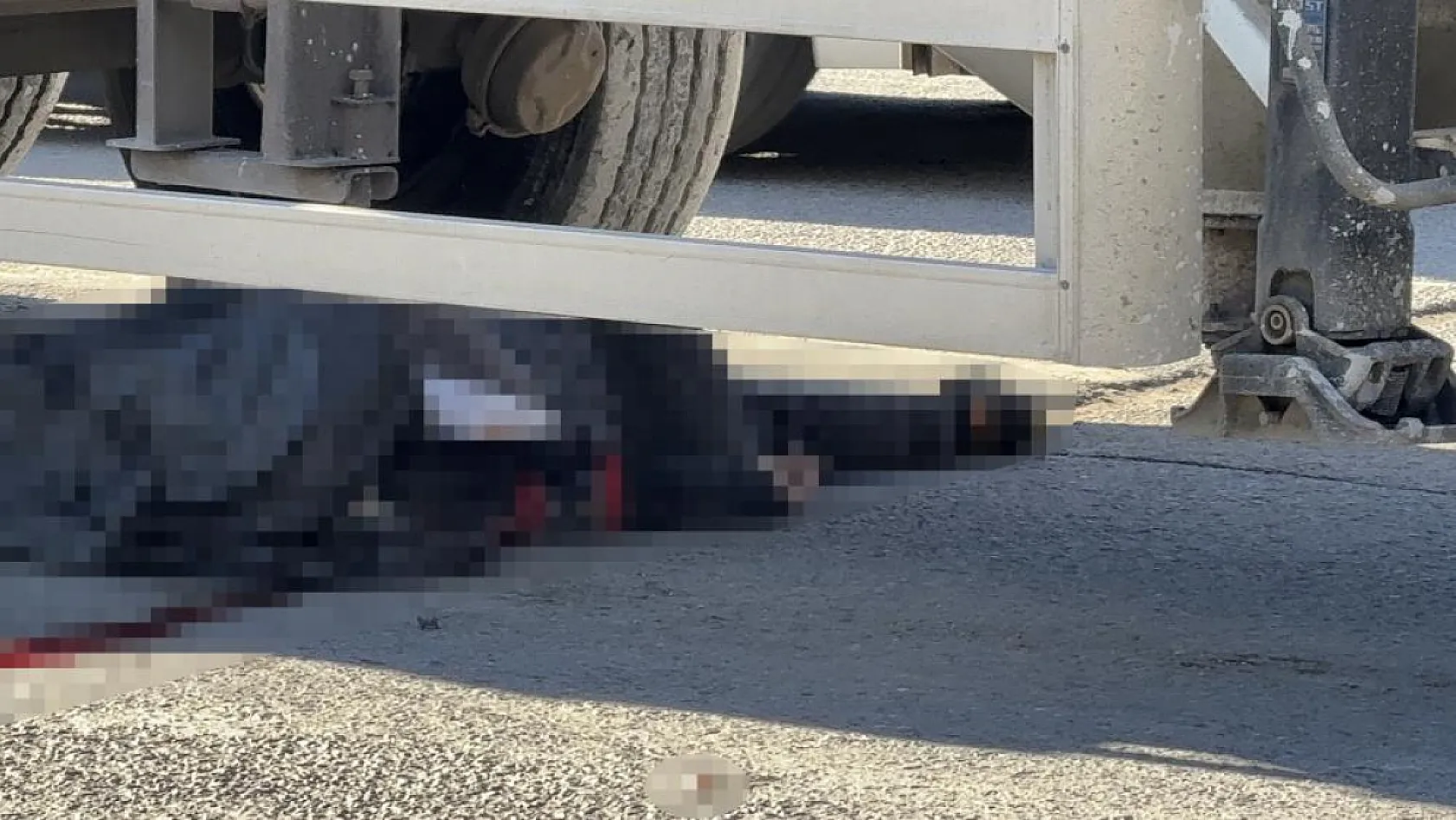 Yaşlı adam tankerin altında kalarak hayatını kaybetti
