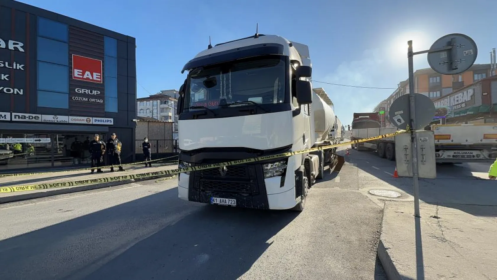 Yaşlı adam tankerin altında kalarak hayatını kaybetti