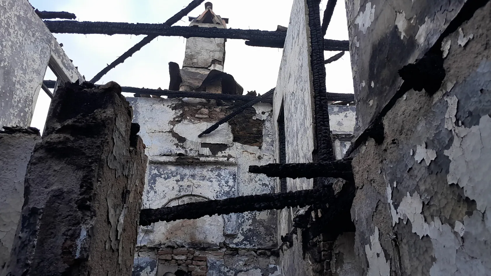 Muğla'da Yaşlı çift evlerinde çıkan yangında hayatını kaybetti
