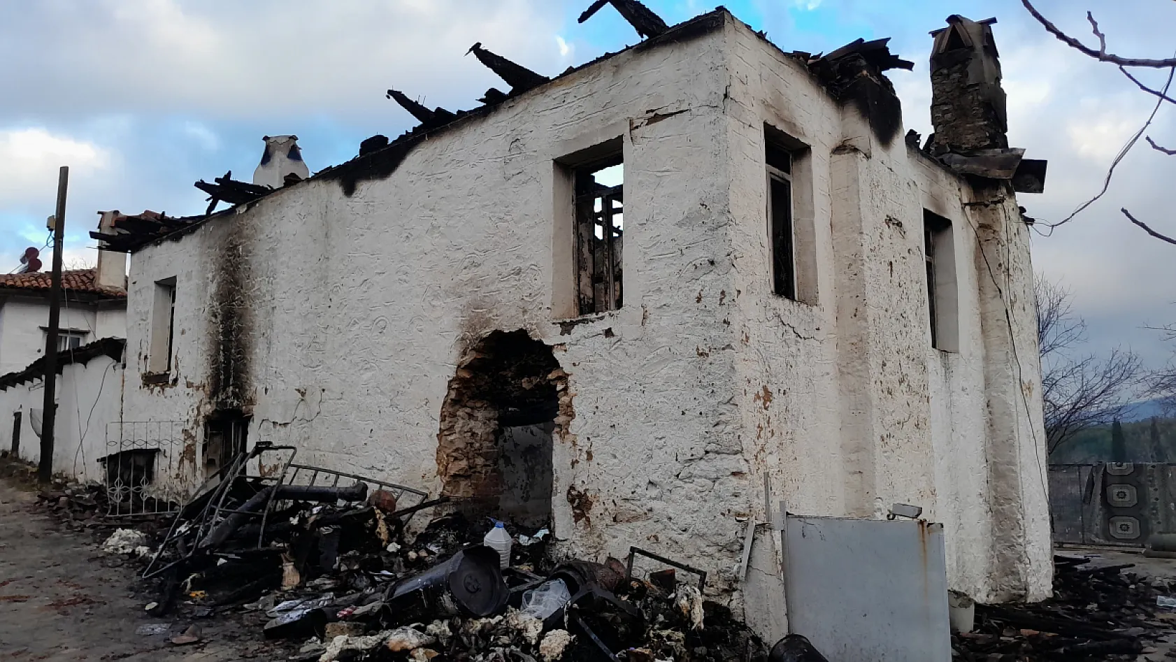 Muğla'da Yaşlı çift evlerinde çıkan yangında hayatını kaybetti