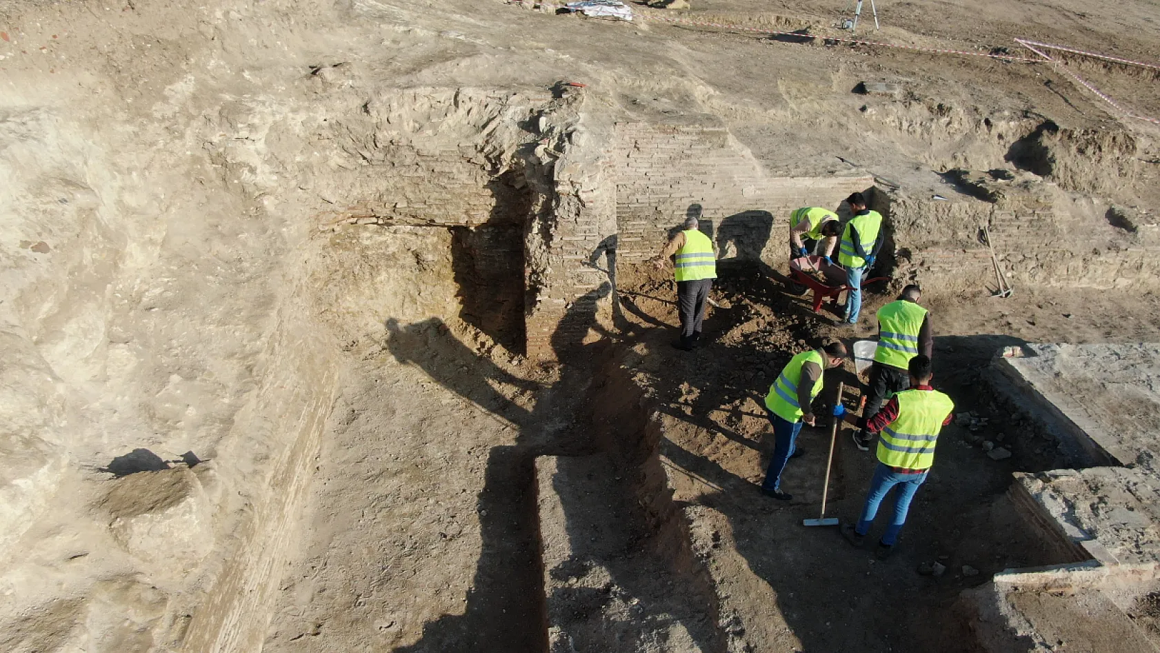 Pompeiopolis'te heyecanlandıran keşif: Afrodit heykelleri bulundu