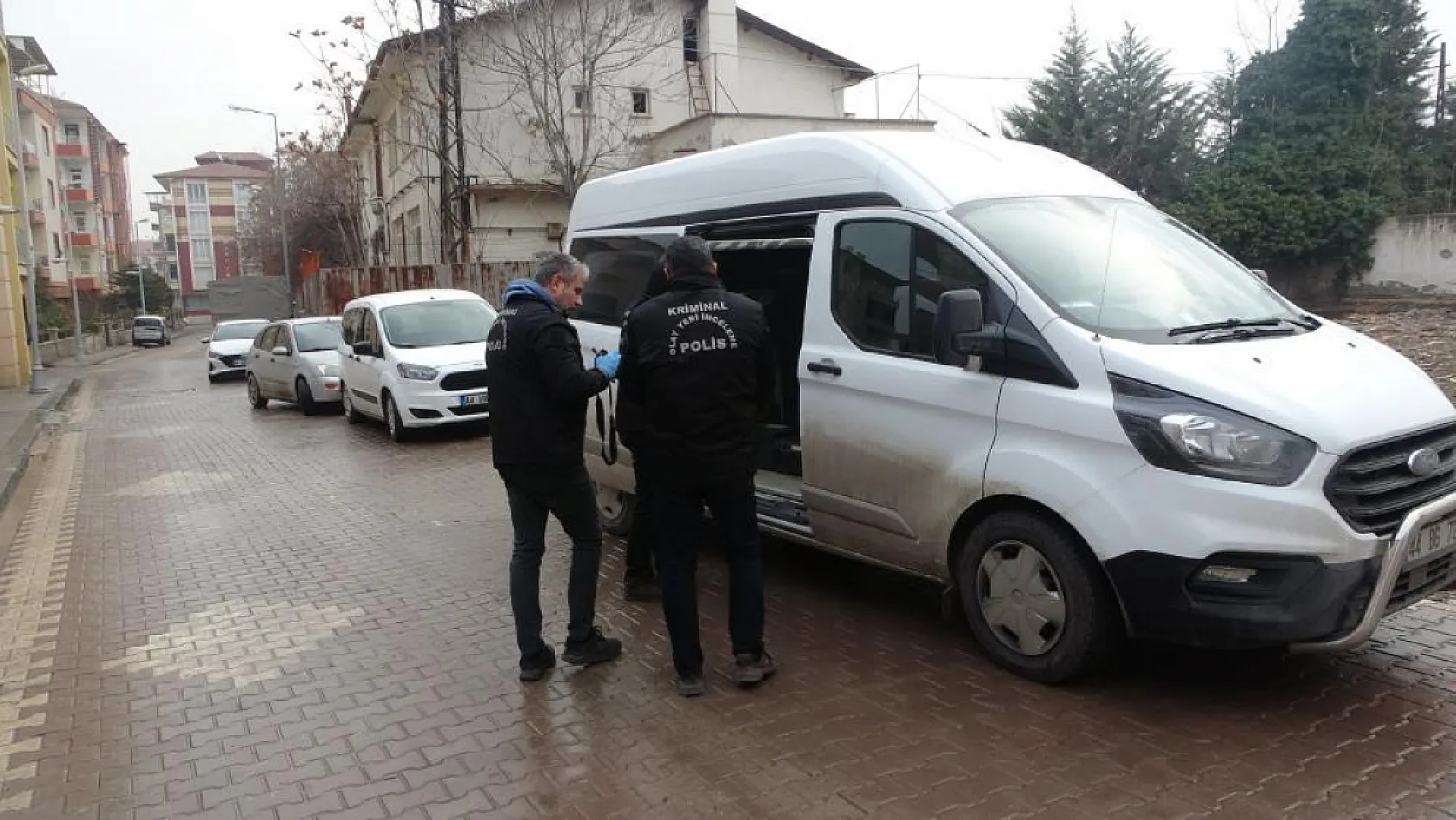 Tartıştığı kişiyi silahla başından vurdu