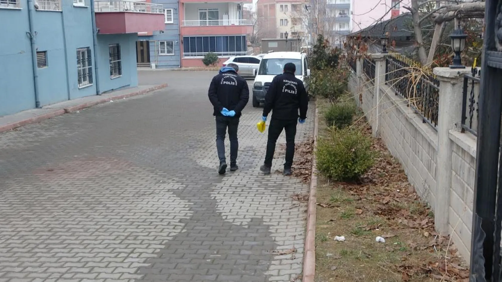 Tartıştığı kişiyi silahla başından vurdu