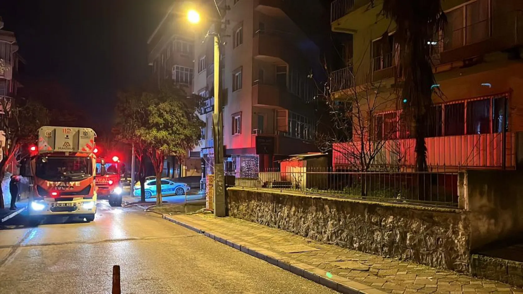 Mendil yangına sebep oldu: 1'i bebek 2 kişi dumandan etkilendi