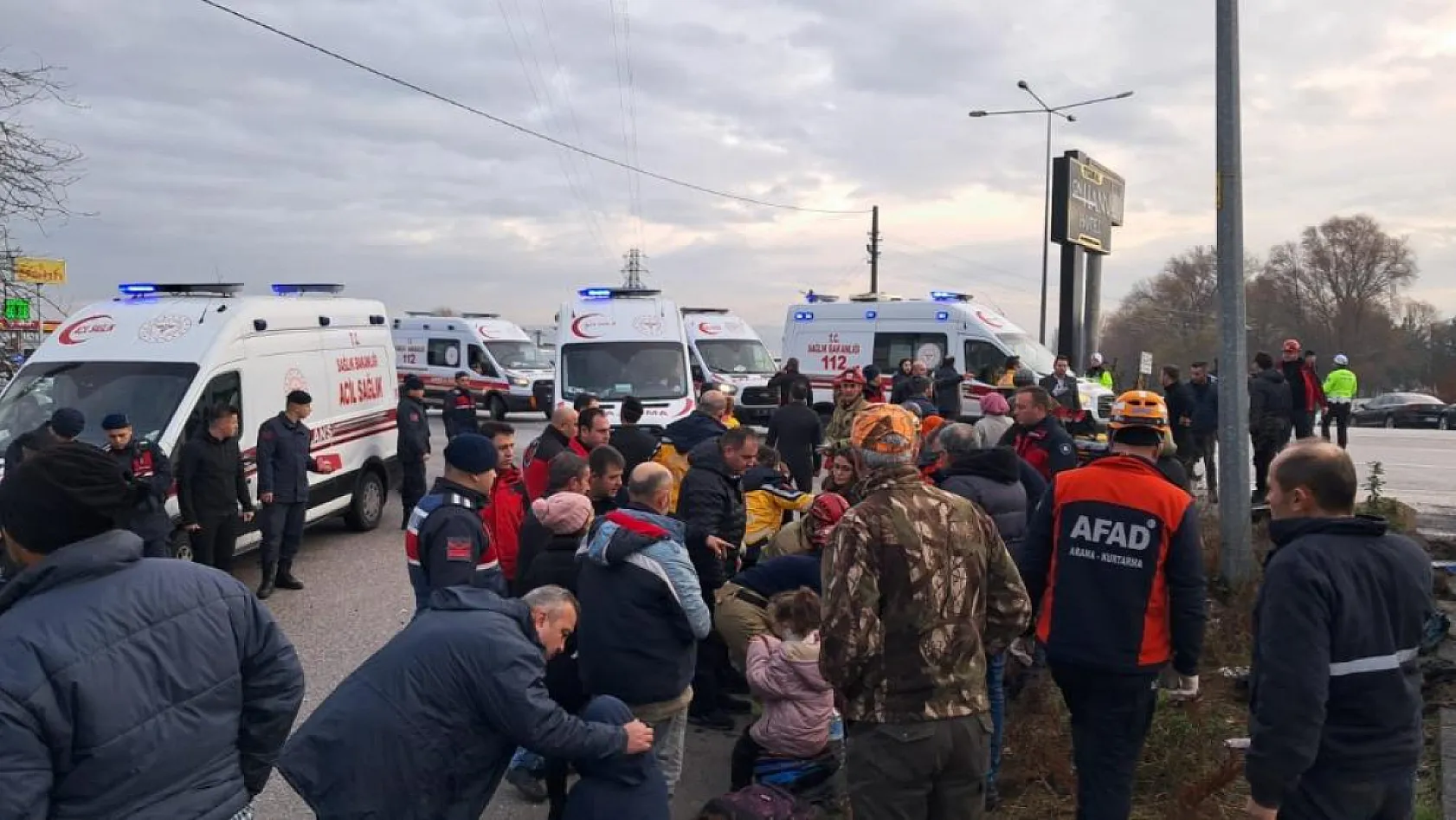 Okul servisi ile tır çarpıştı 8 öğrencinin durumu ağır