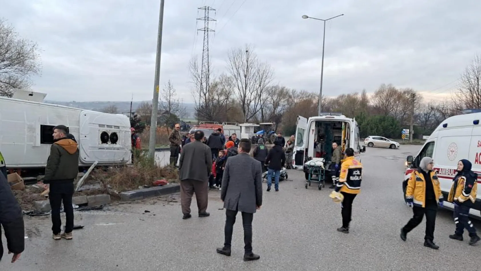 Okul servisi ile tır çarpıştı 8 öğrencinin durumu ağır