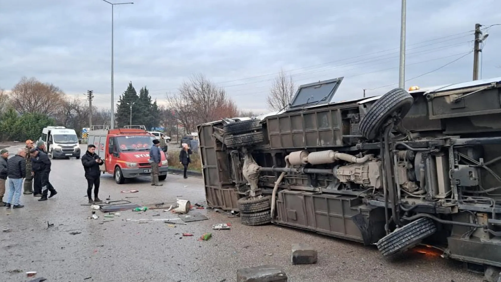 Okul servisi ile tır çarpıştı 8 öğrencinin durumu ağır