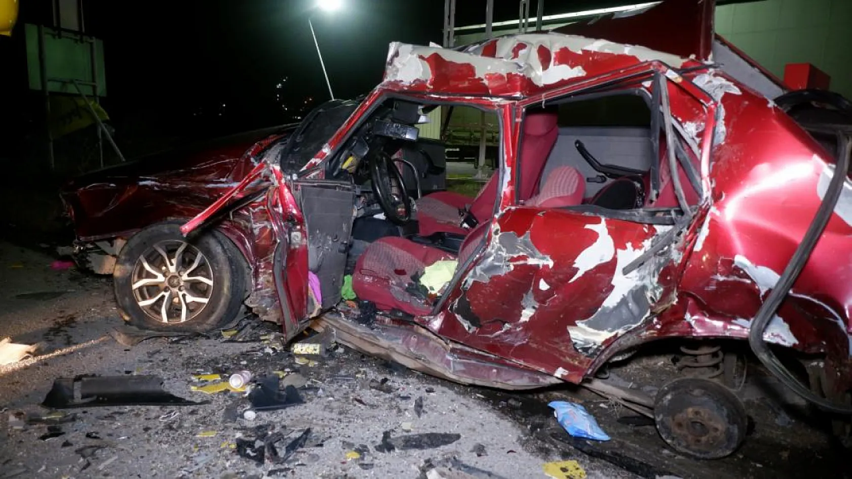 Tır ile otomobilin çarpıştığı feci kazada otomobil sürücüsü hayatını kaybetti