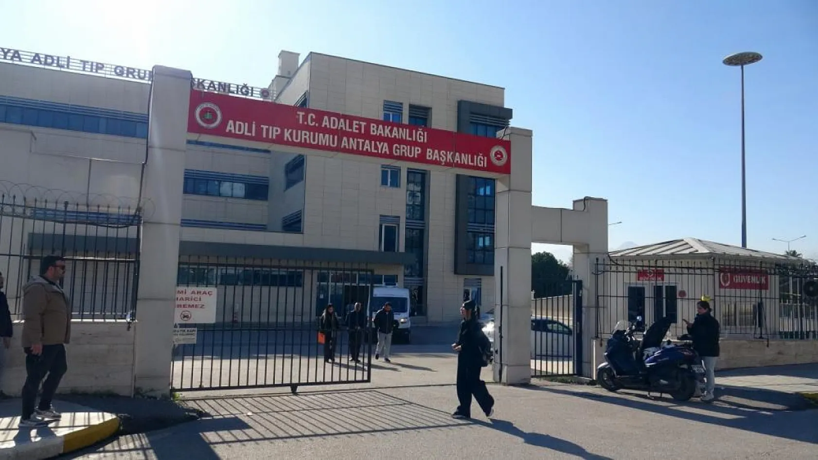45 gün önce ölü bulunan İranlı 3 kardeşin cenazeleri teslim alındı