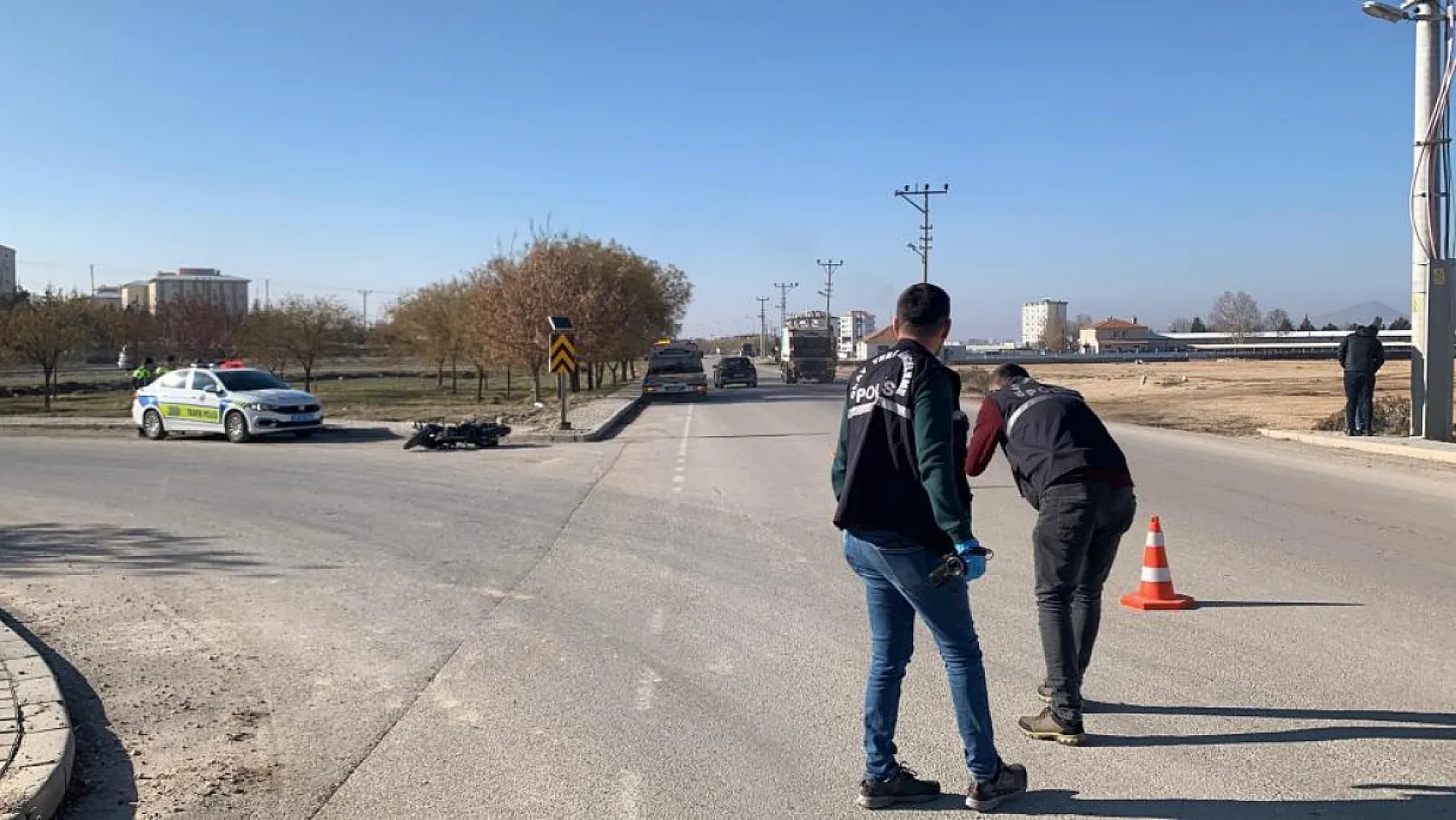Motosiklet ile hafif ticari araç çarpıştı: 1 ölü, 1 yaralı