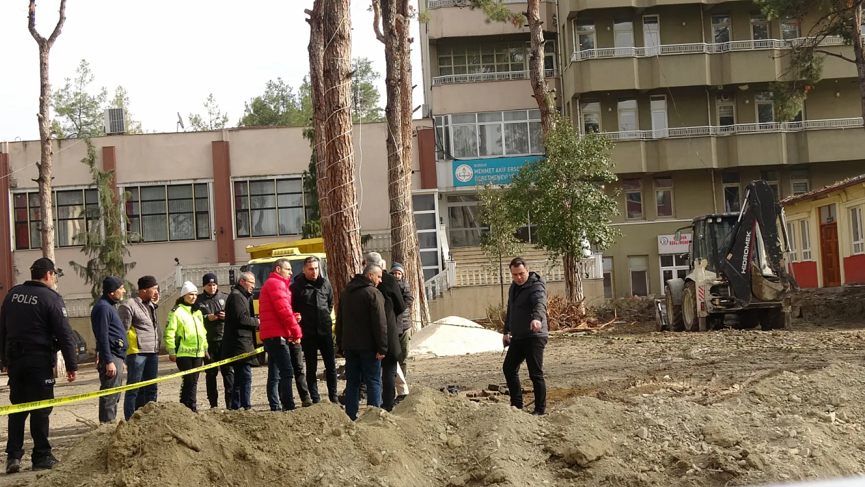 Burdur'da Öğretmenevi bahçesindeki kazıda insan kemikleri bulundu